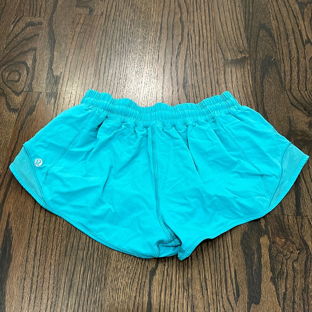 Lululemon hotty hot shorts 2.5”